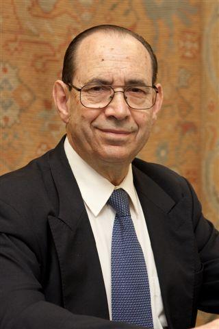 Headshot of Dr. Cunha-Vaz