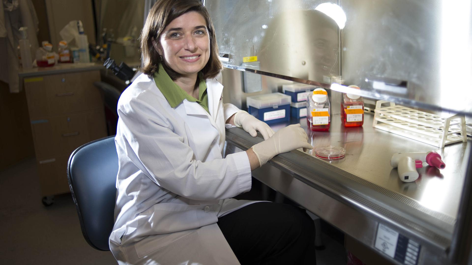 Valeria Maria Canto-Soler, PhD, working in the lab.