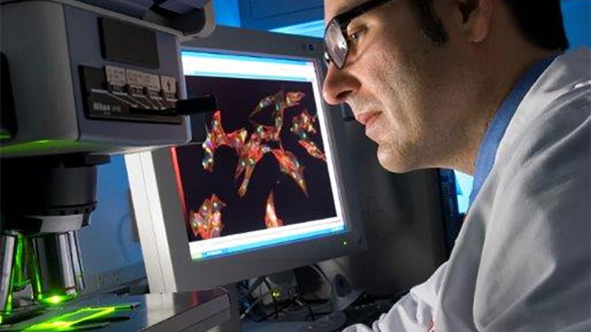 BrightFocus NGR grantee Michael Elliott, PhD, in his lab at the University of Oklahoma Health Sciences Center.