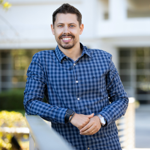 a headshot of Dr. Da Mesquita