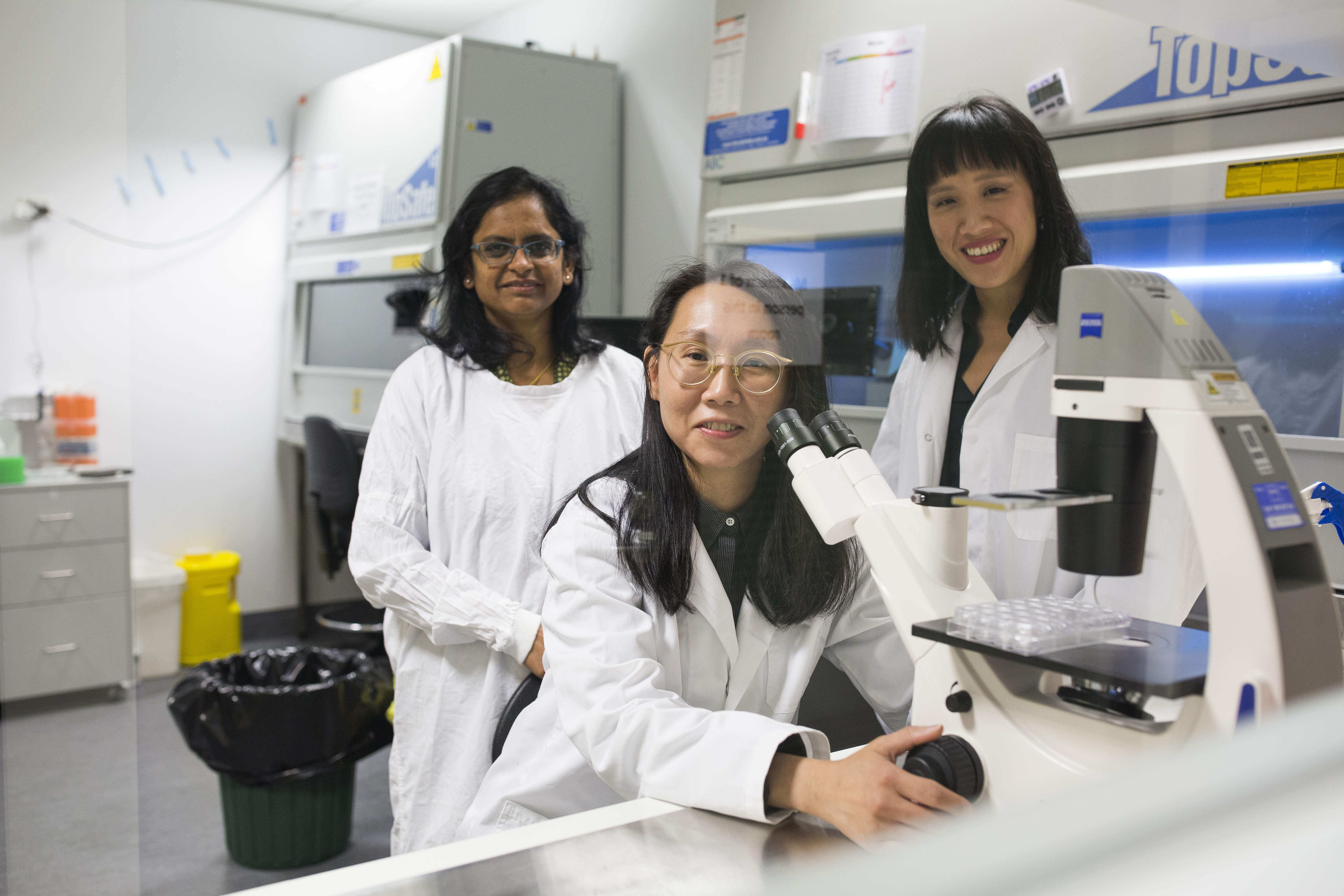 BrightFocus National Glaucoma Research grant recipient Jennifer Fan Gaskin, MBChB, MD, FRANZCO (far right) with her research team in the lab. Photo courtesy Jennifer Fan Gaskin.